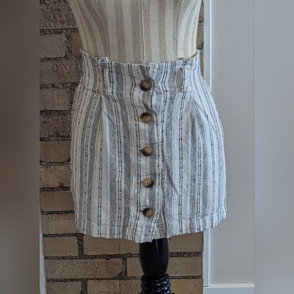 TOPSHOP Stripped Skirt With Button Down Detailing - Picture 1 of 4
